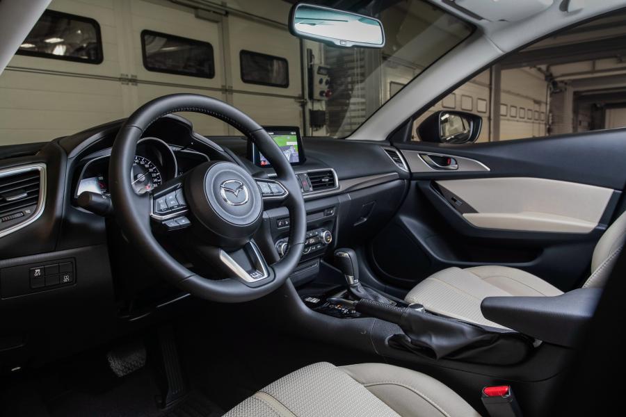 Интерьер Mazda3 Sedan 2016 года  (WW) (фото 24 из 37)